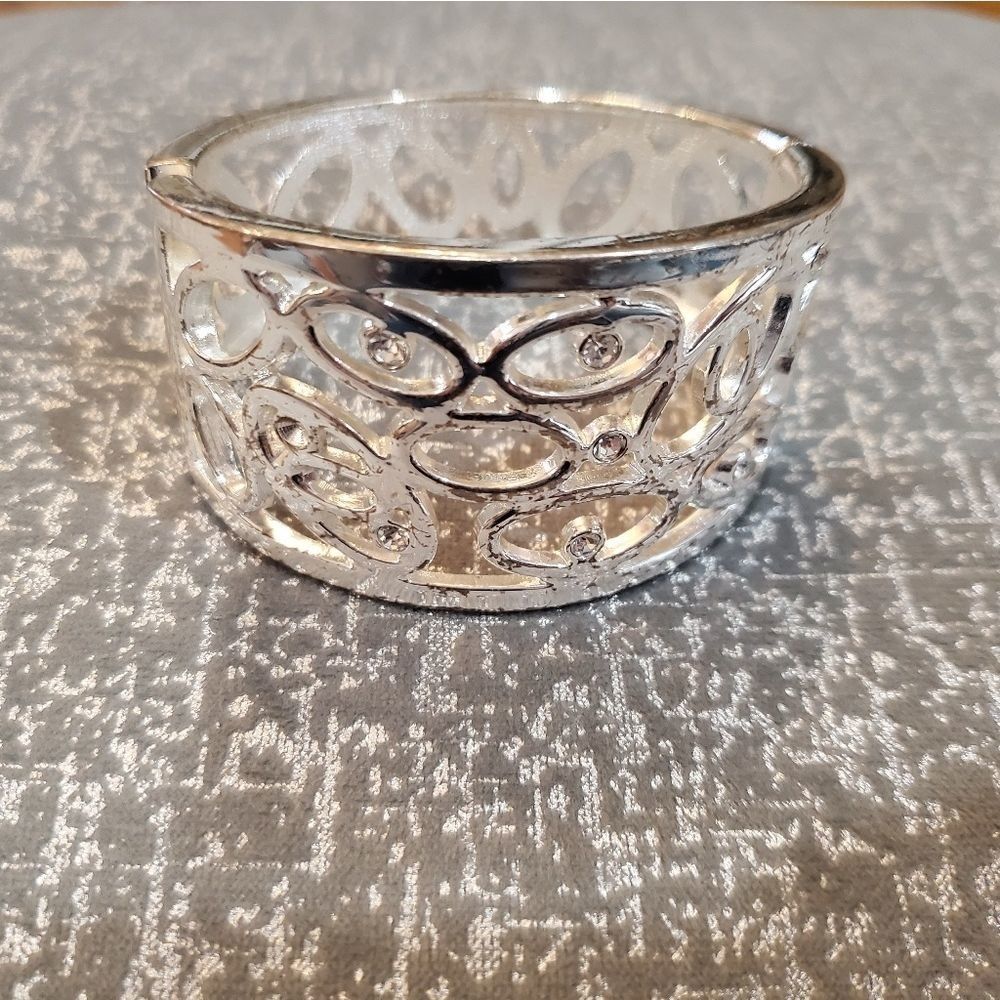 Vintage Metal Spring Close Bracelet